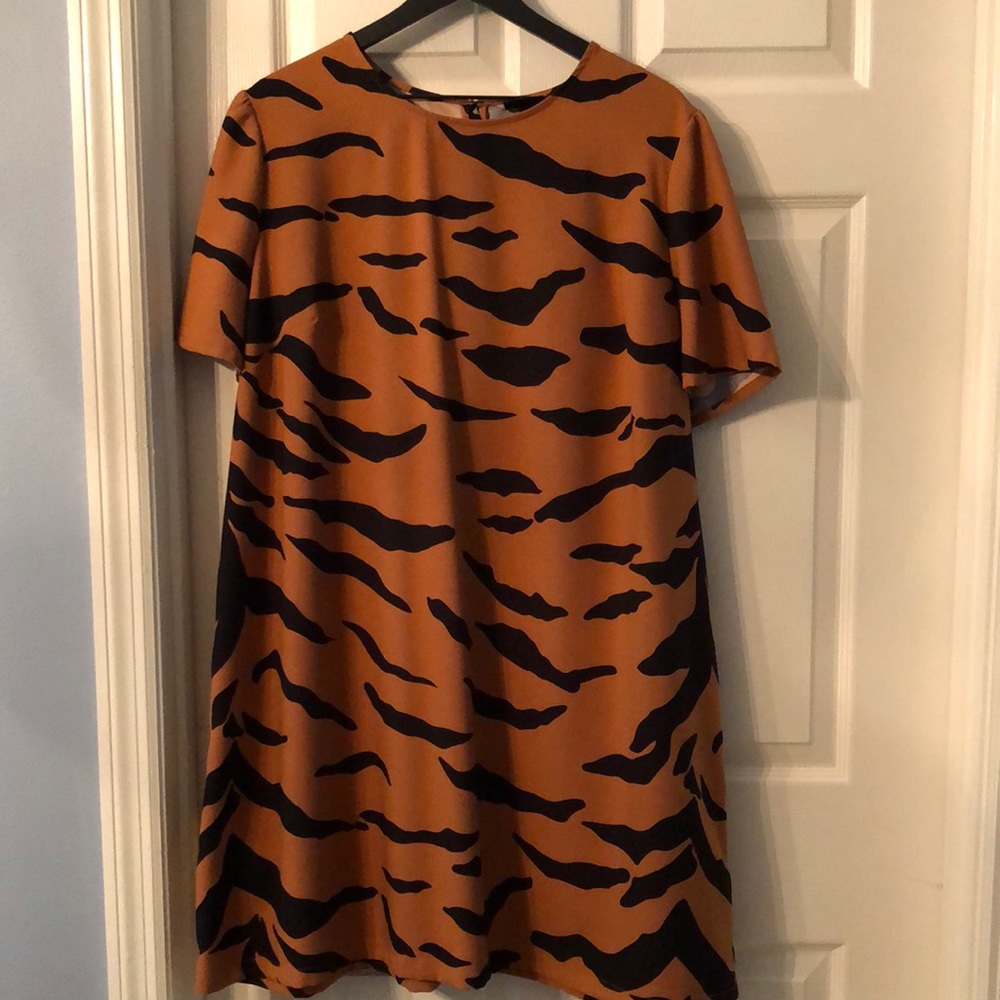 Women’s Plus. 2XL.Who What Wear.Zipper back closure.Animal Print.Never worn.